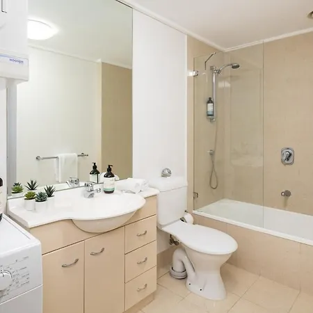 Melbourne Cbd Apt With A C Balcony & Pool Exterior photo