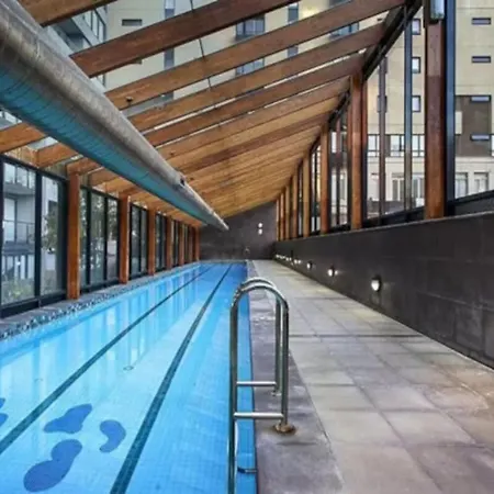Melbourne Cbd Apt With A C Balcony & Pool Exterior photo