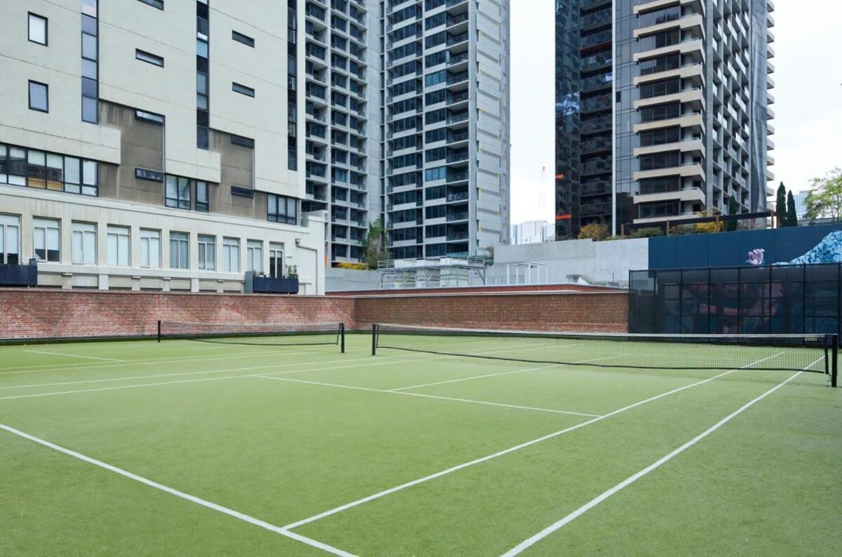 Cbd With A C Balcony & Pool Apartment Melbourne