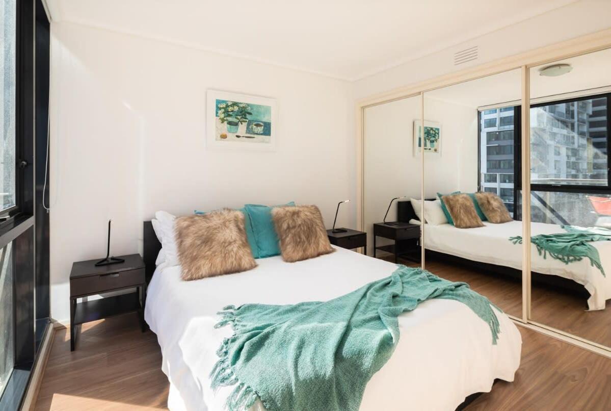 Apartment Cbd With A C Balcony & Pool Melbourne